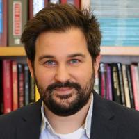 Headshot of Ari Shechter